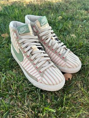 EUC RARE Women’s vintage Nike Blazer Mid Pinstripes Shoes